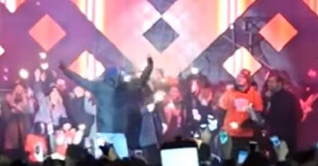Atak nożownika na prezydenta Gdańska. Jego stan jest bardzo ciężki [WIDEO]