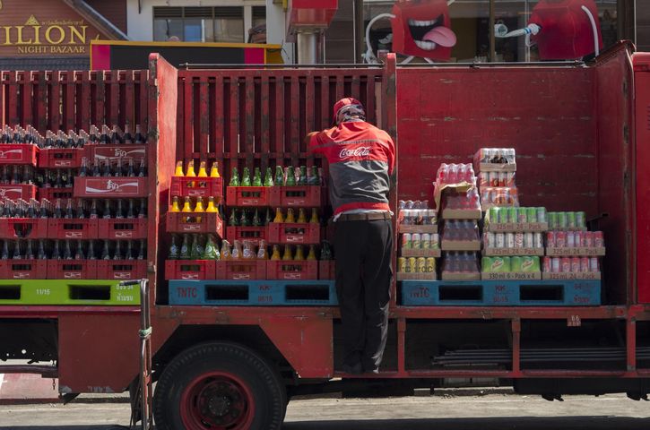 Zagrożenie dla zdrowia. Coca-Cola wycofuje ze sklepów 28 milionów butelek