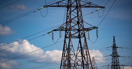 Awaryjne wyłączenia prądu w całej Ukrainie. "Niedobór energii po atakach"