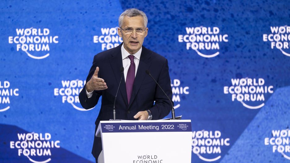 Stoltenberg w Davos: Putin chciał mniej NATO u swoich granic, jednak teraz będzie go więcej.  EPA/GIAN EHRENZELLER Dostawca: PAP/EPA.GIAN EHRENZELLER