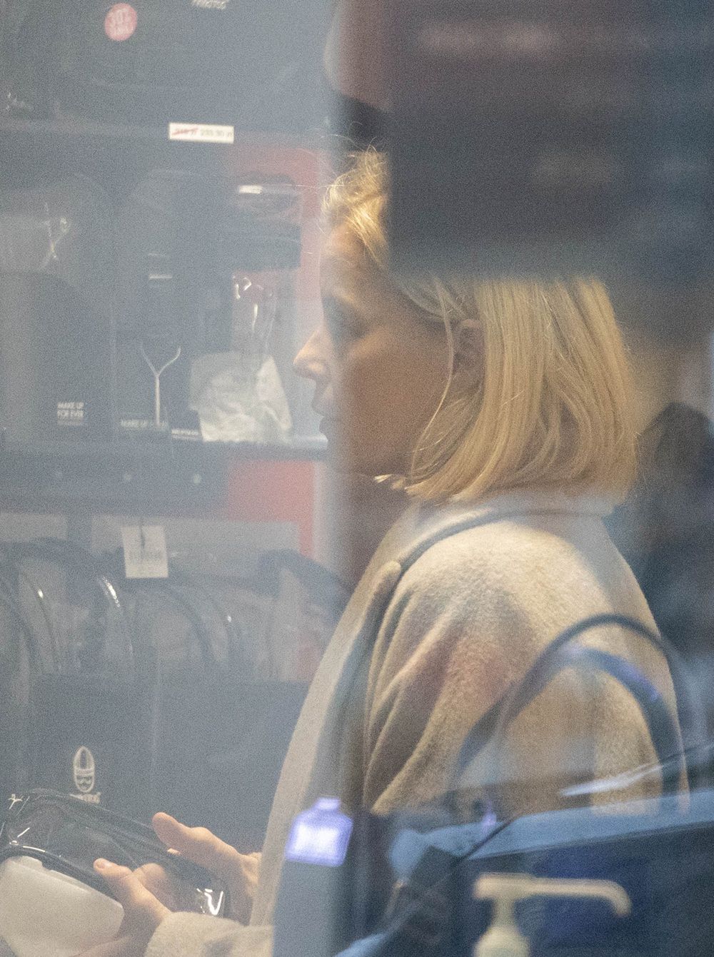 Naturalna Małgorzata Foremniak buszuje po sklepach