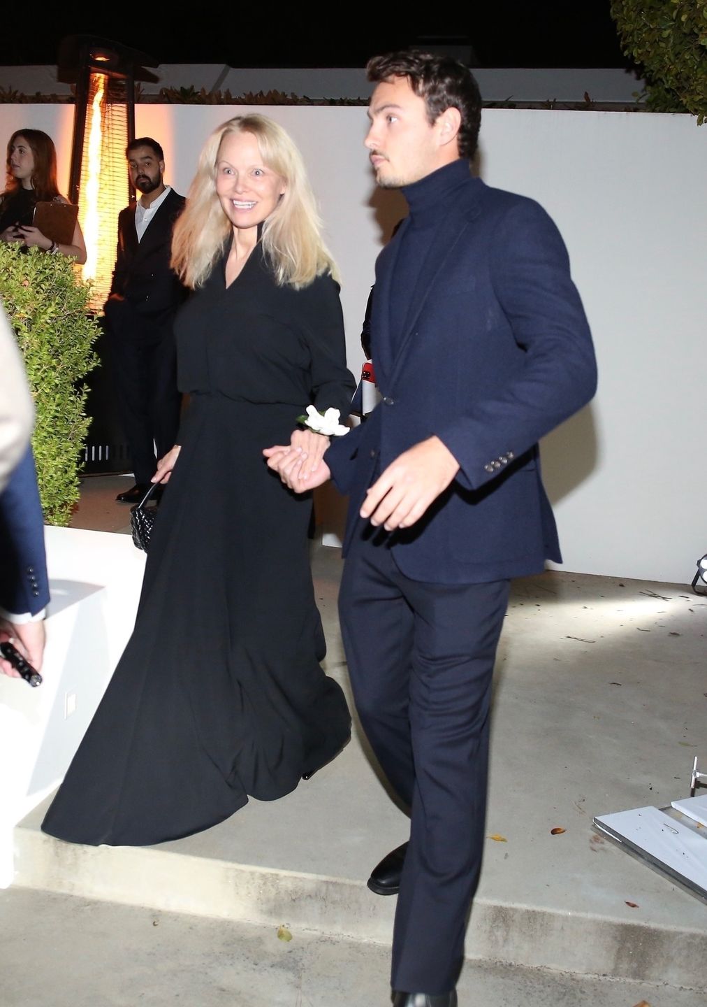 Pamela Anderson maszeruje na imprezę w towarzystwie syna