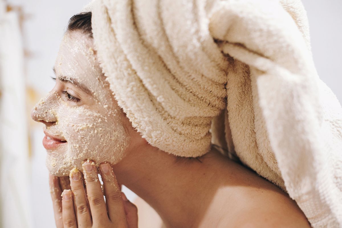 Discover the power of natural skincare: Make your own honey mask for glowing skin