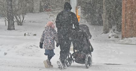 Śnieg wraca do Polski. Początek 29 grudnia. "Totalny paraliż"
