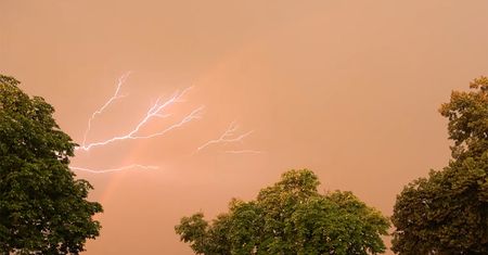 Dziwne zjawisko nad Zamościem. Czytelnik przesłał nam nagranie