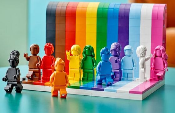 Lego z pierwszą kolekcją dla LGBT+ "Everyone Is Awesome"