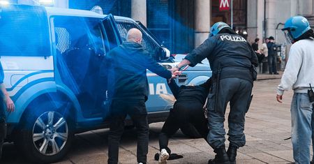 Nawoływał do protestów we Włoszech. Dotarli do autora wpisów
