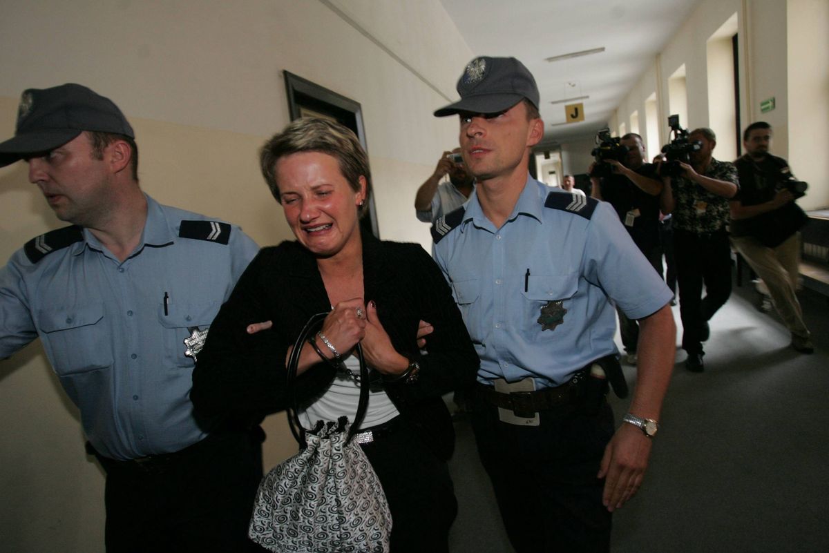 Na zdjęciu Beata Pasik po usłyszeniu wyroku skazującego w Sądzie Okręgowym w Warszawie w lipcu 2005 roku 