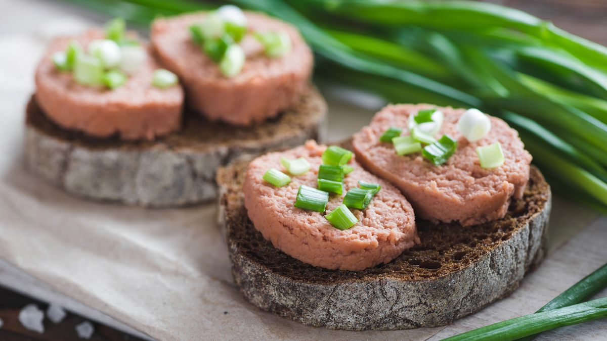 Pasztet z soi idealnie pasuje do chrupiącego pieczywa