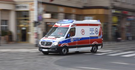Tragiczny poranek. Zmarł na schodach
