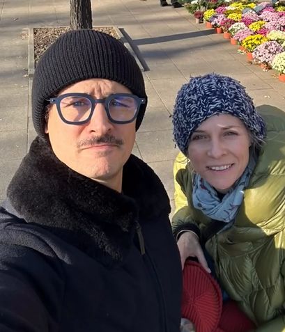 Mateusz Damięcki z rodziną kwestował na Powązkach