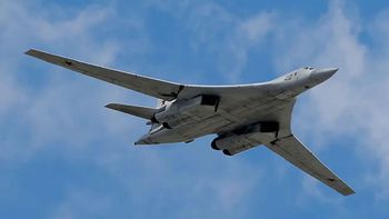 Rosyjskie bombowce Tu-160. Manewry nad Morzem Barentsa to część Zapad 2025