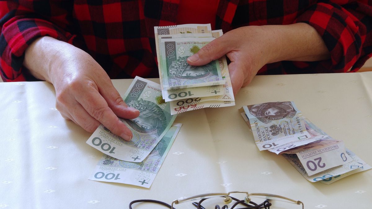 Stock Marek Bazak
Fot. Zofia i Marek Bazak/East News
N/z liczenie domowego budzetu - problemy finansowe w roku 2023.
ZOFIA BAZAK