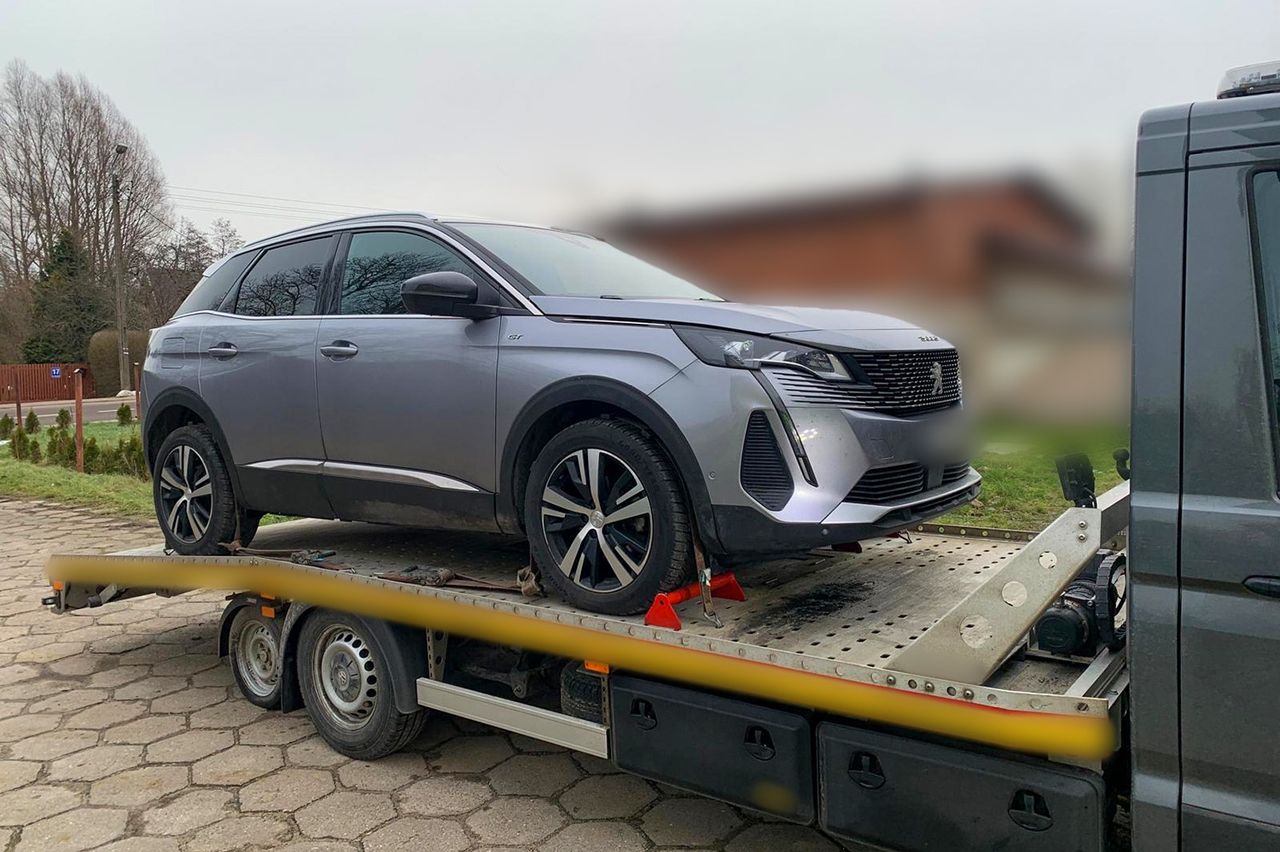 Międzynarodowa szajka kradła luksusowe Peugeoty. 19 osób oskarżonych, odzyskano auta warte ponad 6,8 mln zł