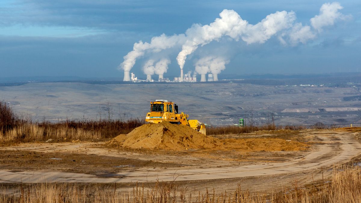 Na zdjęciu kopalnia i elektrownia Turów