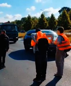 Zablokowali kolejną ulicę. Kierowcom puściły nerwy