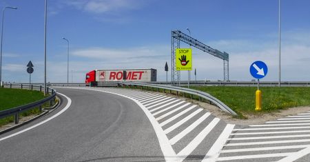 GDDKiA montuje nowe tablice. By zapobiec jeździe pod prąd na autostradach