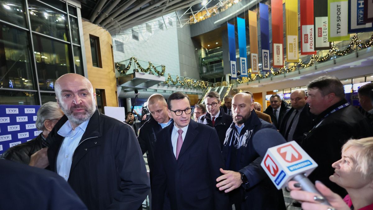 Protest polityków PiS w siedzibie TVP