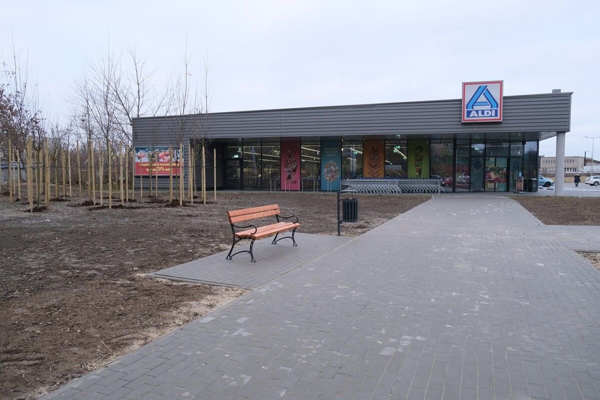 Skwer przed sklepem Aldi przy ul. Gospodarczej w Lublinie