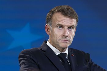 Emmanuel Macron apeluje do licealistów. Chce ponownego otwarcia szkół we Francji