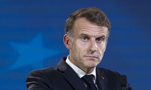 Macron zwrócił się do licealistów. Chce, by wrócili do szkół