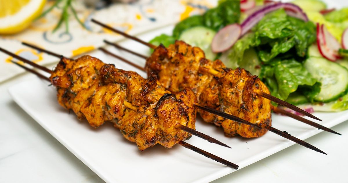 Chicken skewers from the oven are a quick dinner idea.