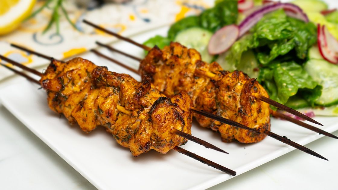 Szaszłyki z kurczaka z piekarnika to szybki pomysł na obiad