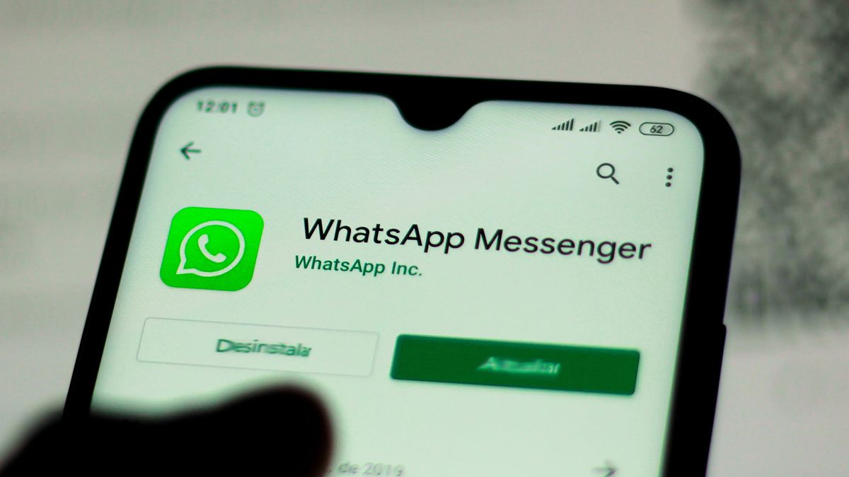 BRAZIL - 2019/12/11: In this photo illustration the WhatsApp logo is seen displayed on a smartphone. (Photo Illustration by Rafael Henrique/SOPA Images/LightRocket via Getty Images)