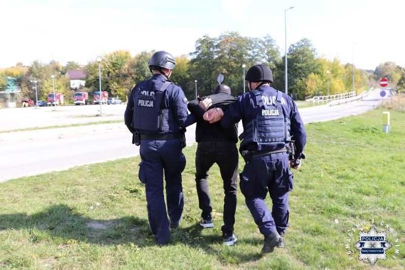 Opatowscy policjanci sprawdzili procedury podczas ćwiczeń kompleksowych „Silos 2026”
