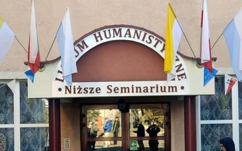 Ich synowie chodzą do seminarium. "Praktycznie nie ma lekcji"