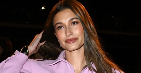 Hailey Bieber wyglądała jak milion dolarów. To wycięcie odsłoniło cały brzuch
