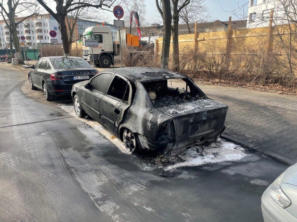 Niemcy. Spłonęło auto polskiej ambasady. "Badane jest podłoże polityczne"