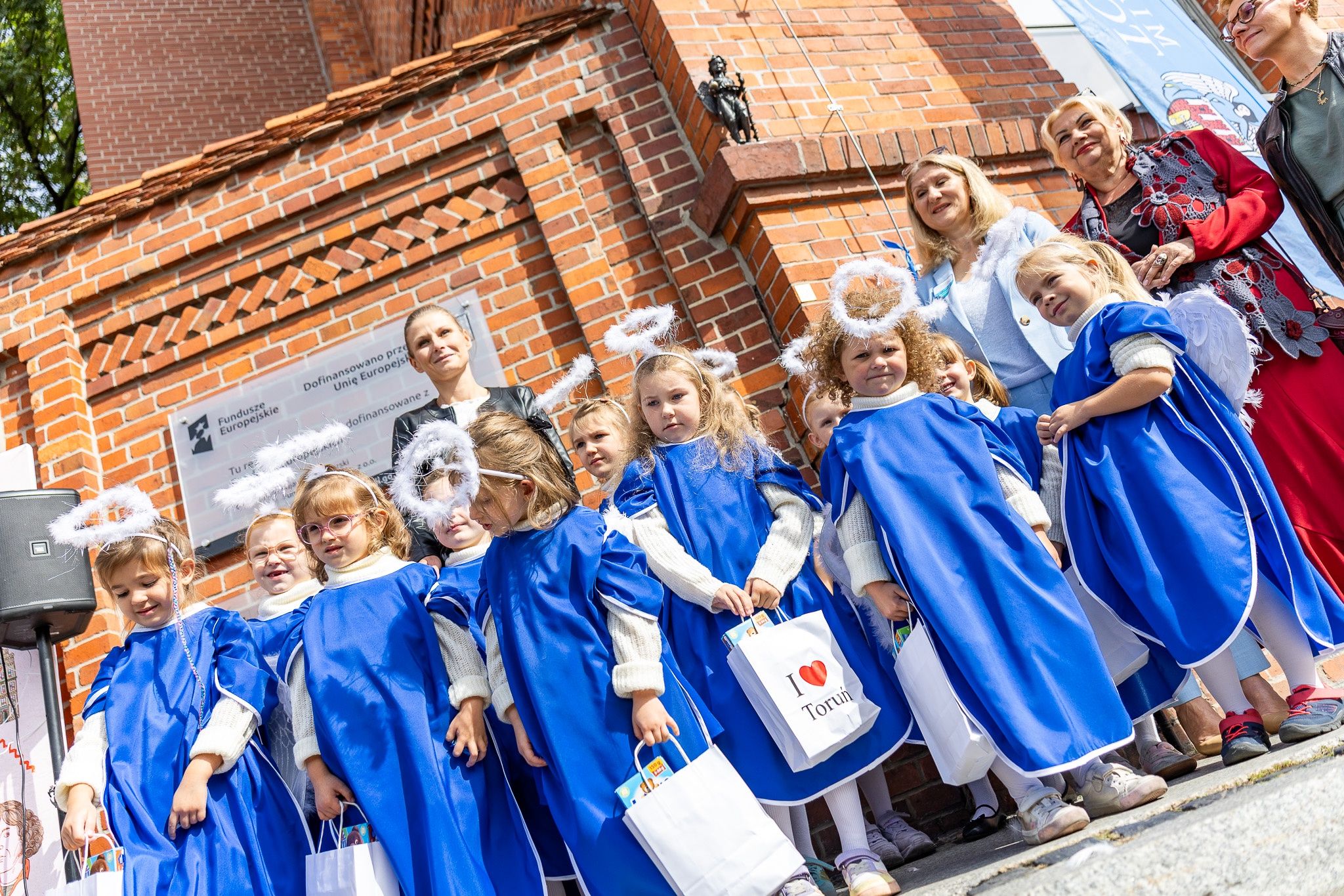 11 września odsłonięto dwa toruńskie aniołki: Wandę i Ludwika
