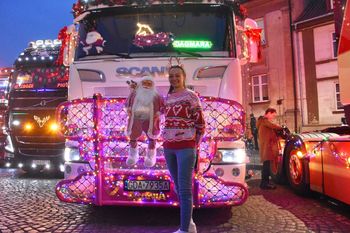 Nowy Staw: Bieg i Konwój św. Mikołaja. Biegacze, miłośnicy nordic walking i kierowcy ciężarówek razem dla PCZ