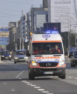 Warszawa. Wypadek na alei Jana Pawła II. Jedna osoba w szpitalu