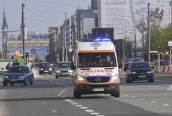 Warszawa. Wypadek na alei Jana Pawła II. Jedna osoba w szpitalu