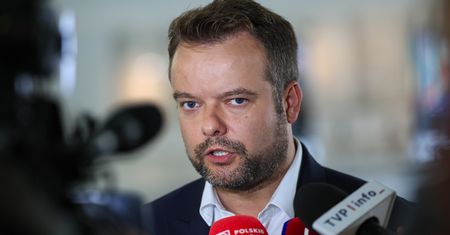 "Jedni grillują, inni pracują". PiS zapowiada nową inicjatywę
