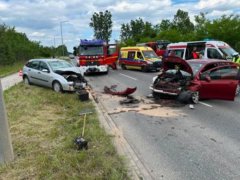 Zderzenie czołowe w Szczukowskich Górkach. Dwie osoby w szpitalu