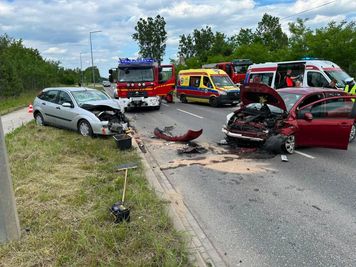 Zderzenie czołowe w Szczukowskich Górkach. Dwie osoby w szpitalu