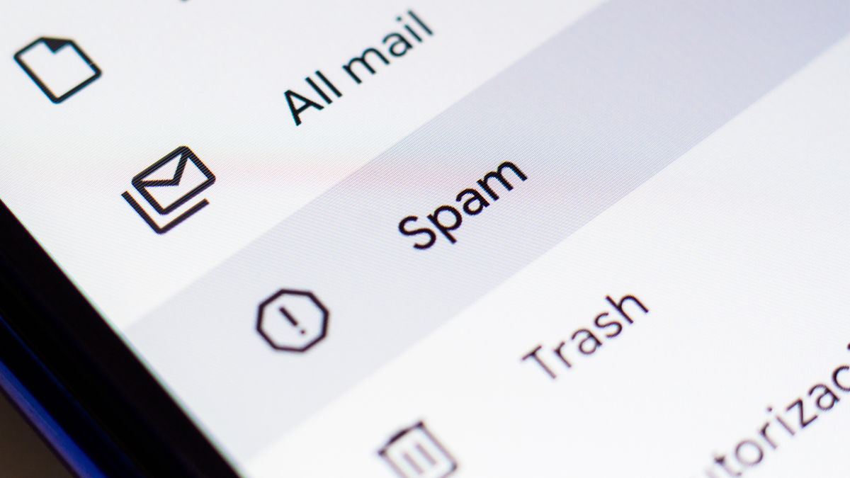 BRAZIL - 2020/10/18: In this photo illustration the detail of the SPAM folder in the email in seen displayed on a smartphone. (Photo Illustration by Rafael Henrique/SOPA Images/LightRocket via Getty Images)