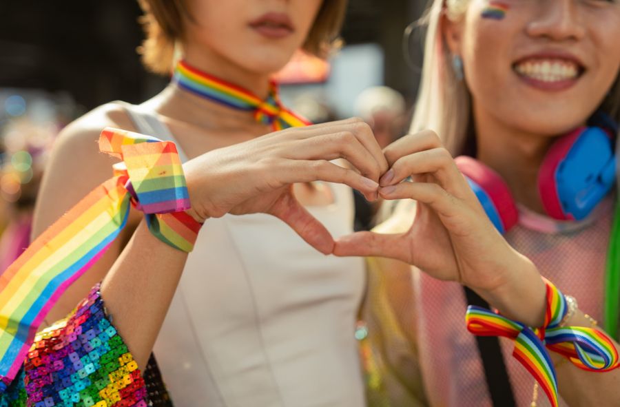 Coraz więcej Polaków popiera związki partnerskie