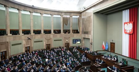 "Zero zdziwienia. Hipokryci". Komentarze po głosowaniu ws. importu gazu z Rosji