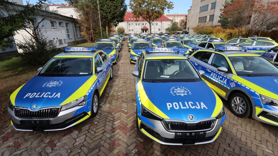 Radiowozy i mierniki za 22 mln zł trafiły do policji w ramach projektu "Bezpieczniej na drogach – nowoczesny sprzęt dla polskiej Policji"
