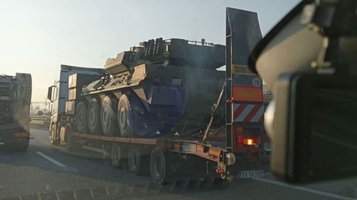 B1 Centauro w trakcie transportu w Ukrainie