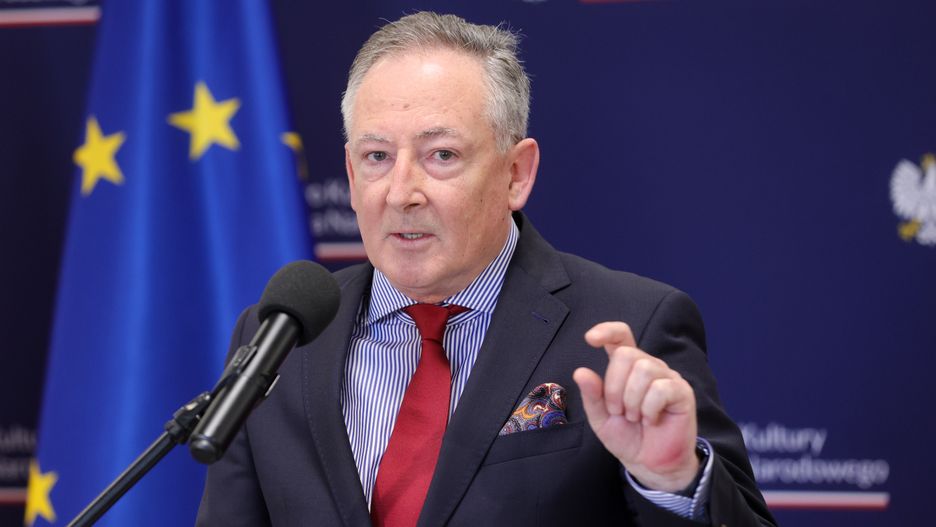 Warszawa, 11.04.2024. Minister kultury i dziedzictwa narodowego Bartłomiej Sienkiewicz na konferencji prasowej dot. zmian w instytucjach kultury, 11 bm. w siedzibie MKiDN w Warszawie. (jm) PAP/Rafał Guz