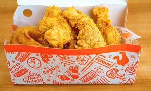 Rywal KFC otwiera nowy lokal w Warszawie. Rozda darmowe kanapki