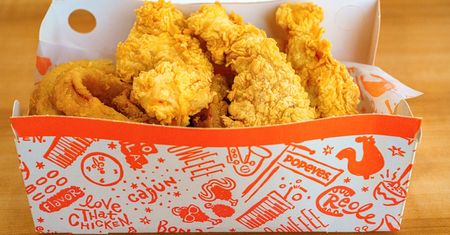 Rywal KFC otwiera nowy lokal w Warszawie. Rozda darmowe kanapki