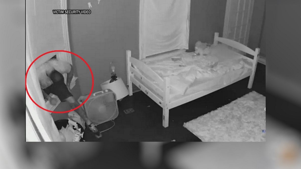 Włamywacz w pokoju dziecięcym. Wszystko zarejestrowała kamera