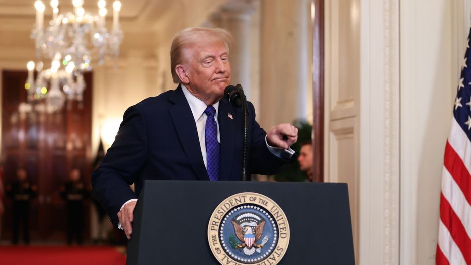Trump zaostrza reżim migracyjny. Podpisał pierwszą ustawę