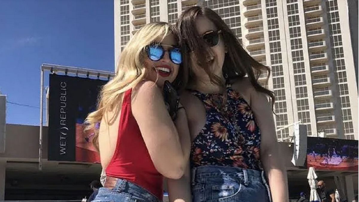 Samanta (z lewej) z koleżanką 